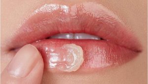 راهنمای خرید بالم لب؛ لب‌ هایی نرم، سالم و بی‌ نقص